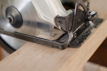 Sawing table legs