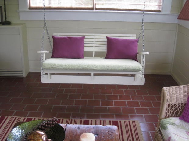 Wooden pallet porch swing